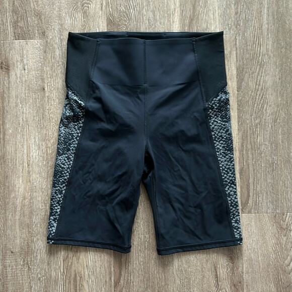 Athleta Stay Fly 9" Shorts